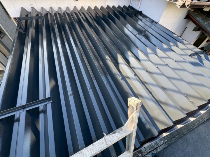 折板屋根塗装工事　大垣市F様邸