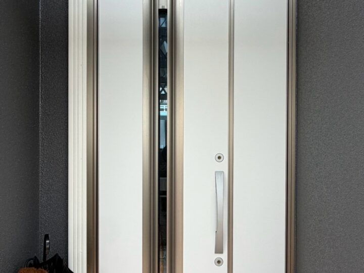玄関ドア シート貼り工事　大垣市Y様邸